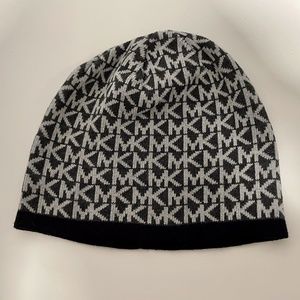 🖤 NWOT: Michael Kors Grey and Black Logo Winter Hat 🖤